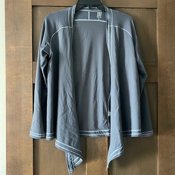 Title Nine Mesh Gray Spandex Stretchy Diamalete High Low Cardigan Size Medium - Picture 1 of 5